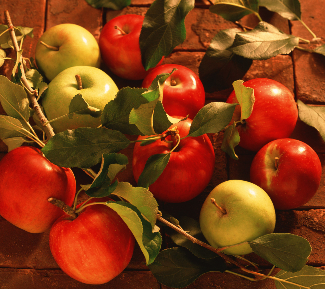 Das Fresh Autumn Apples Wallpaper 1080x960