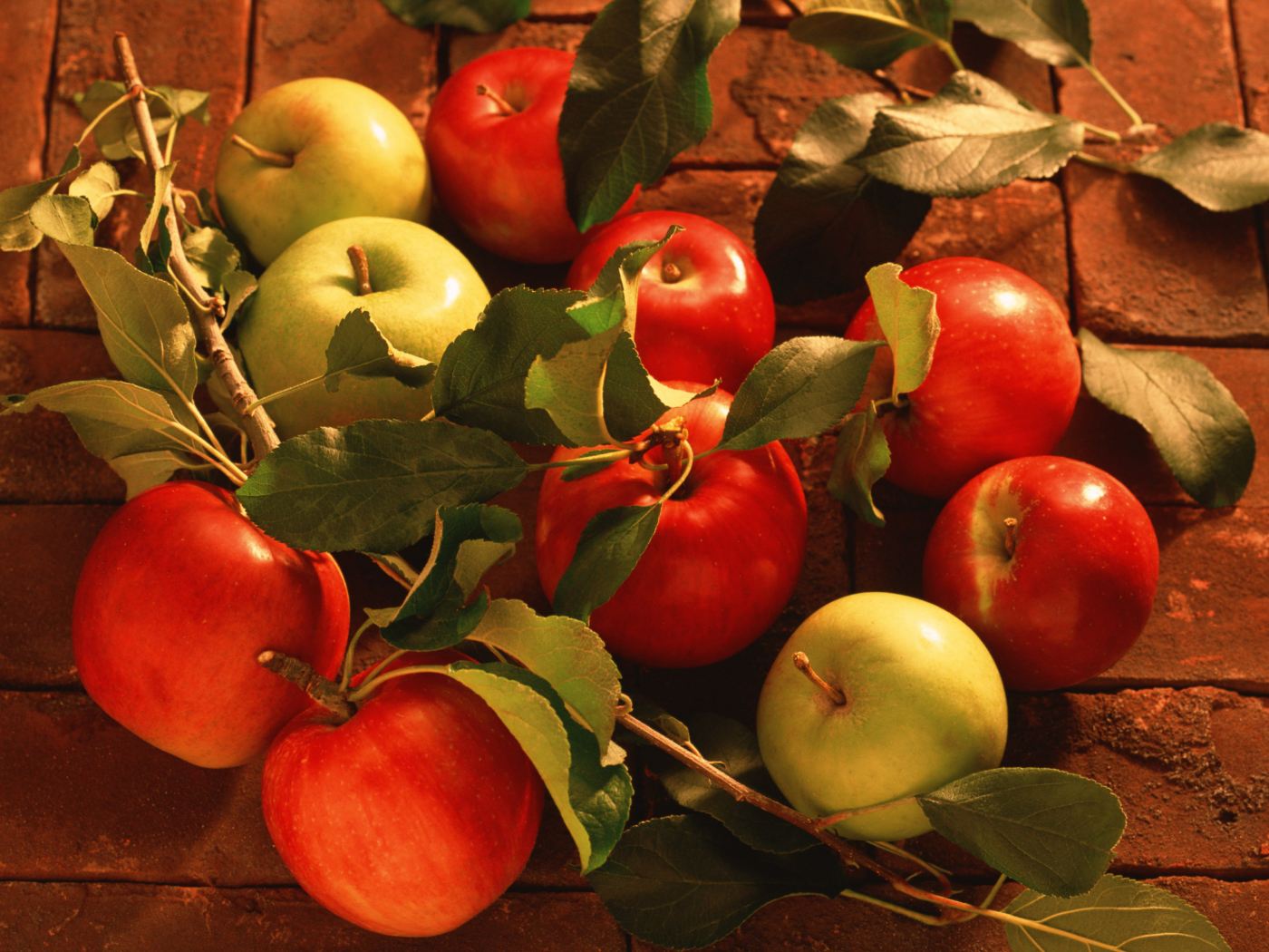 Fresh Autumn Apples screenshot #1 1400x1050