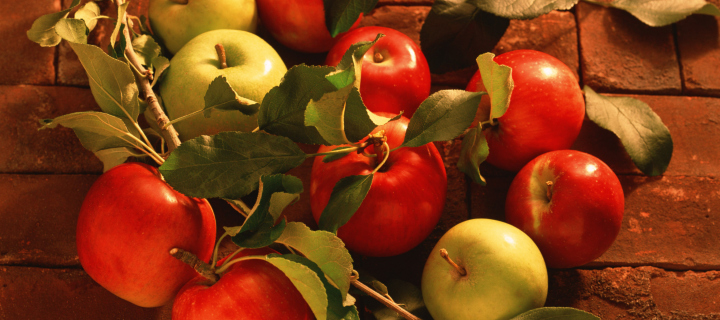 Fresh Autumn Apples wallpaper 720x320