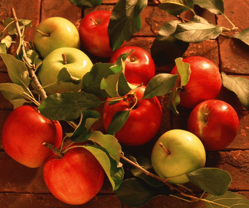 Das Fresh Autumn Apples Wallpaper 960x800