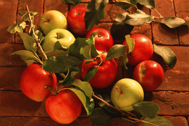 Fresh Autumn Apples wallpaper