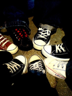 Fondo de pantalla Emo Allstar Shoes 240x320