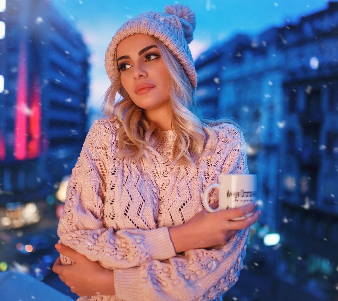 Das Winter stylish woman Wallpaper 1440x1280