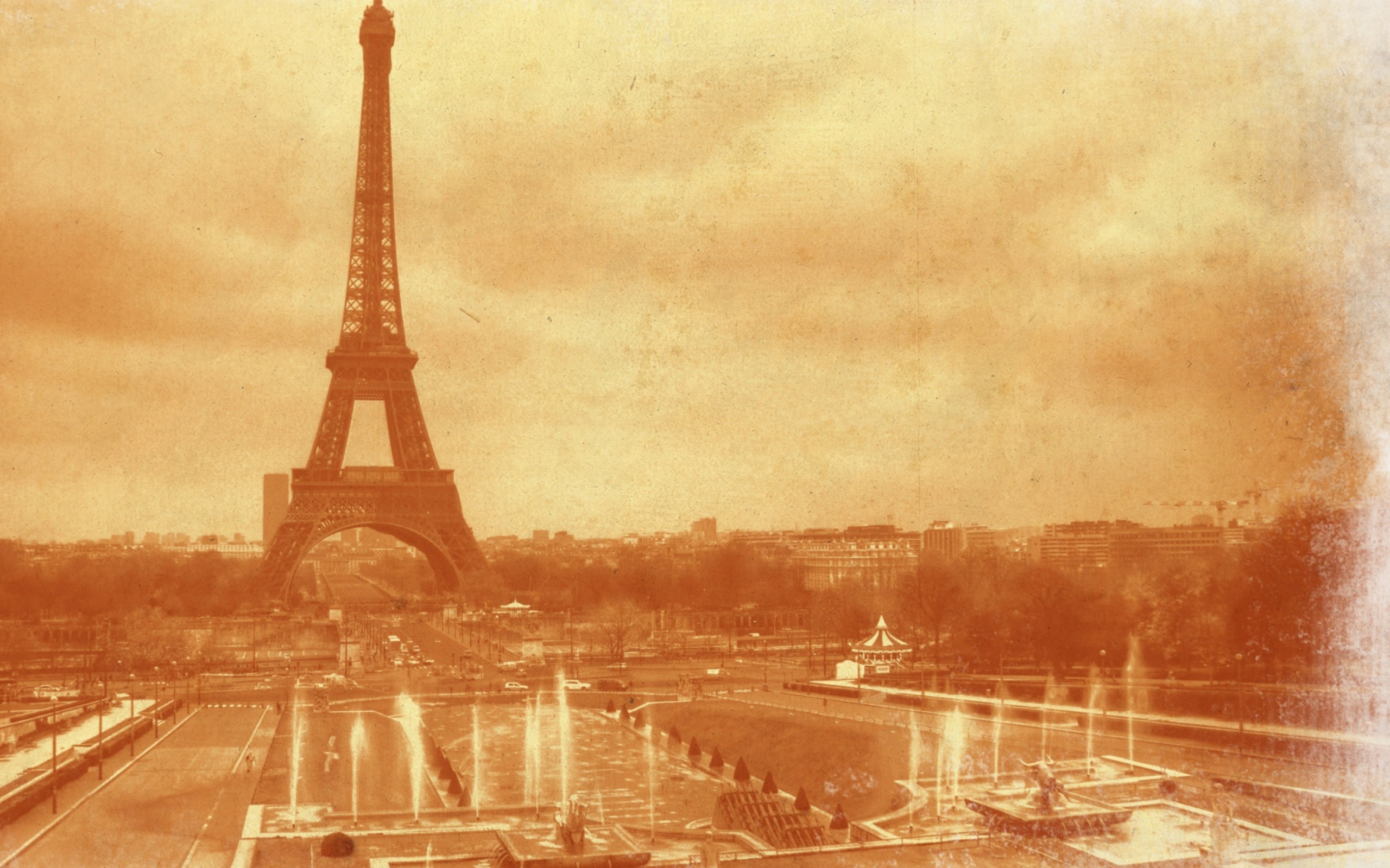 Screenshot №1 pro téma Old Photo Of Eiffel Tower 2560x1600