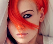 Fondo de pantalla Beautiful Redhead 176x144