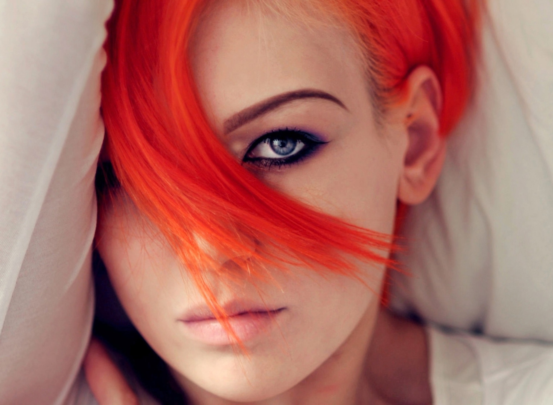 Обои Beautiful Redhead 1920x1408