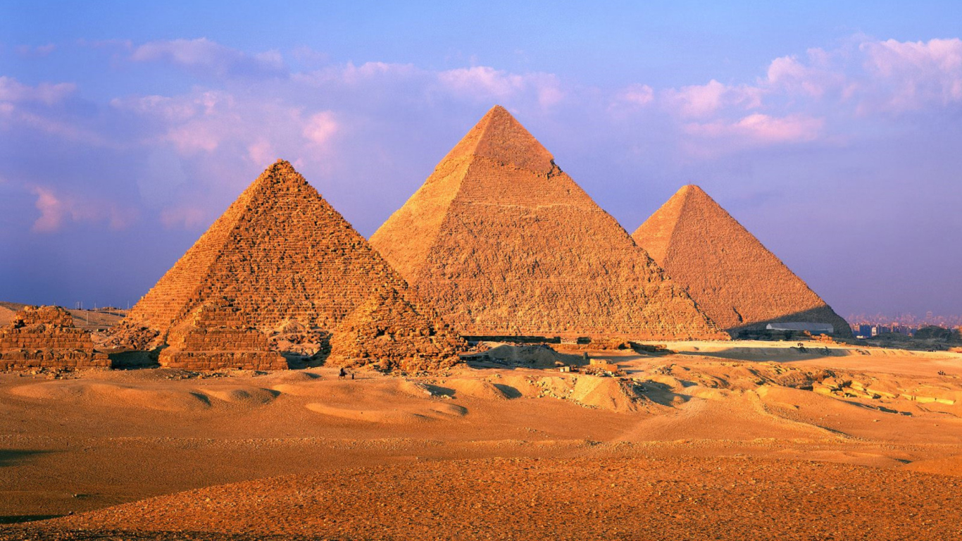 The Great Pyramid wallpaper 1366x768