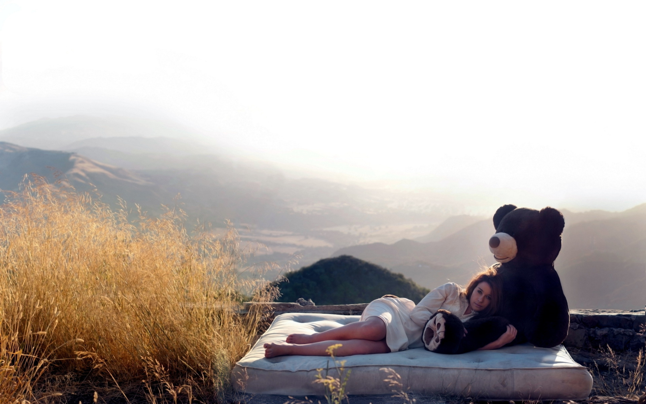 Girl Hugging A Big Teddy Bear screenshot #1 2560x1600