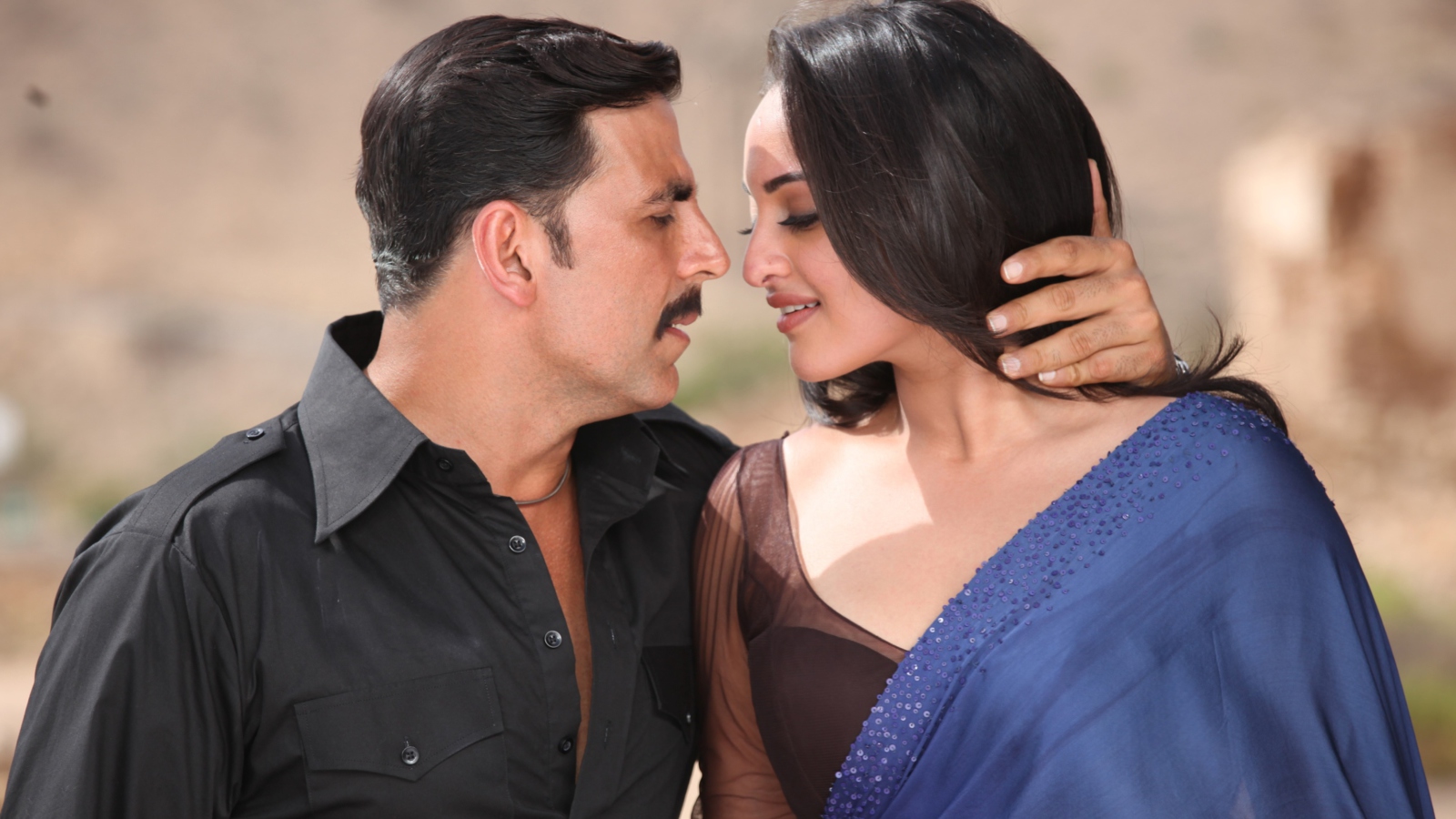 Fondo de pantalla Akshay Kumar Sonakshi Sinha 1600x900