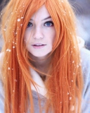 Das Summer Ginger Hair Girl And Snowflakes Wallpaper 128x160