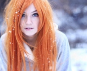 Das Summer Ginger Hair Girl And Snowflakes Wallpaper 176x144