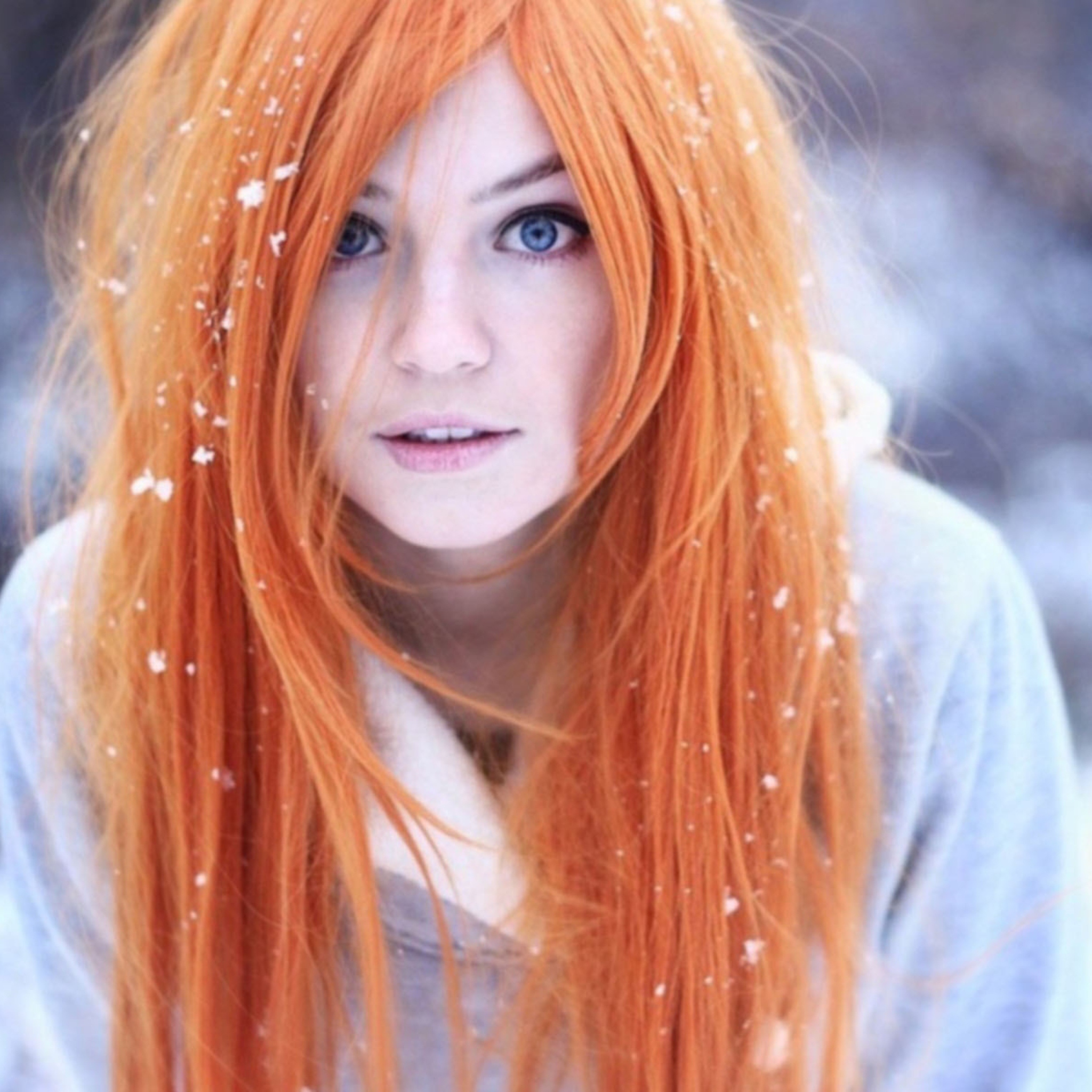 Обои Summer Ginger Hair Girl And Snowflakes 2048x2048