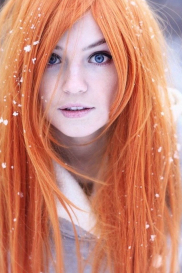 Das Summer Ginger Hair Girl And Snowflakes Wallpaper 640x960