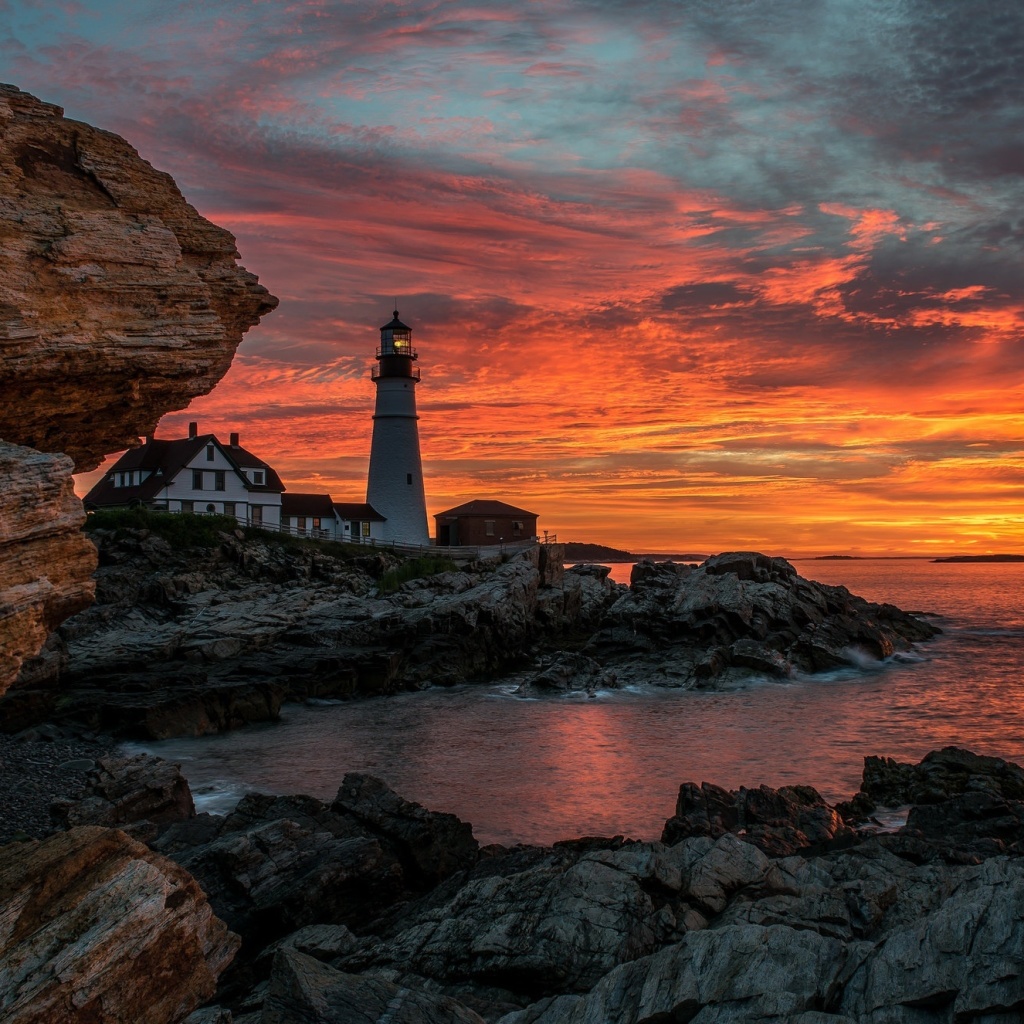Обои Sunset and lighthouse 1024x1024