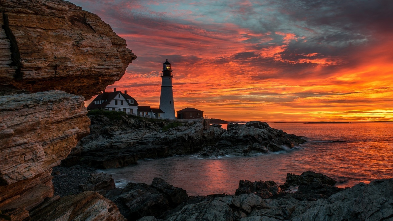 Обои Sunset and lighthouse 1280x720