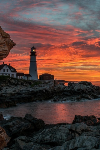 Fondo de pantalla Sunset and lighthouse 320x480