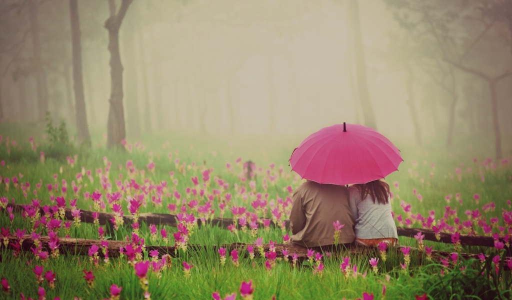 Das Couple Under Pink Umbrella Wallpaper 1024x600