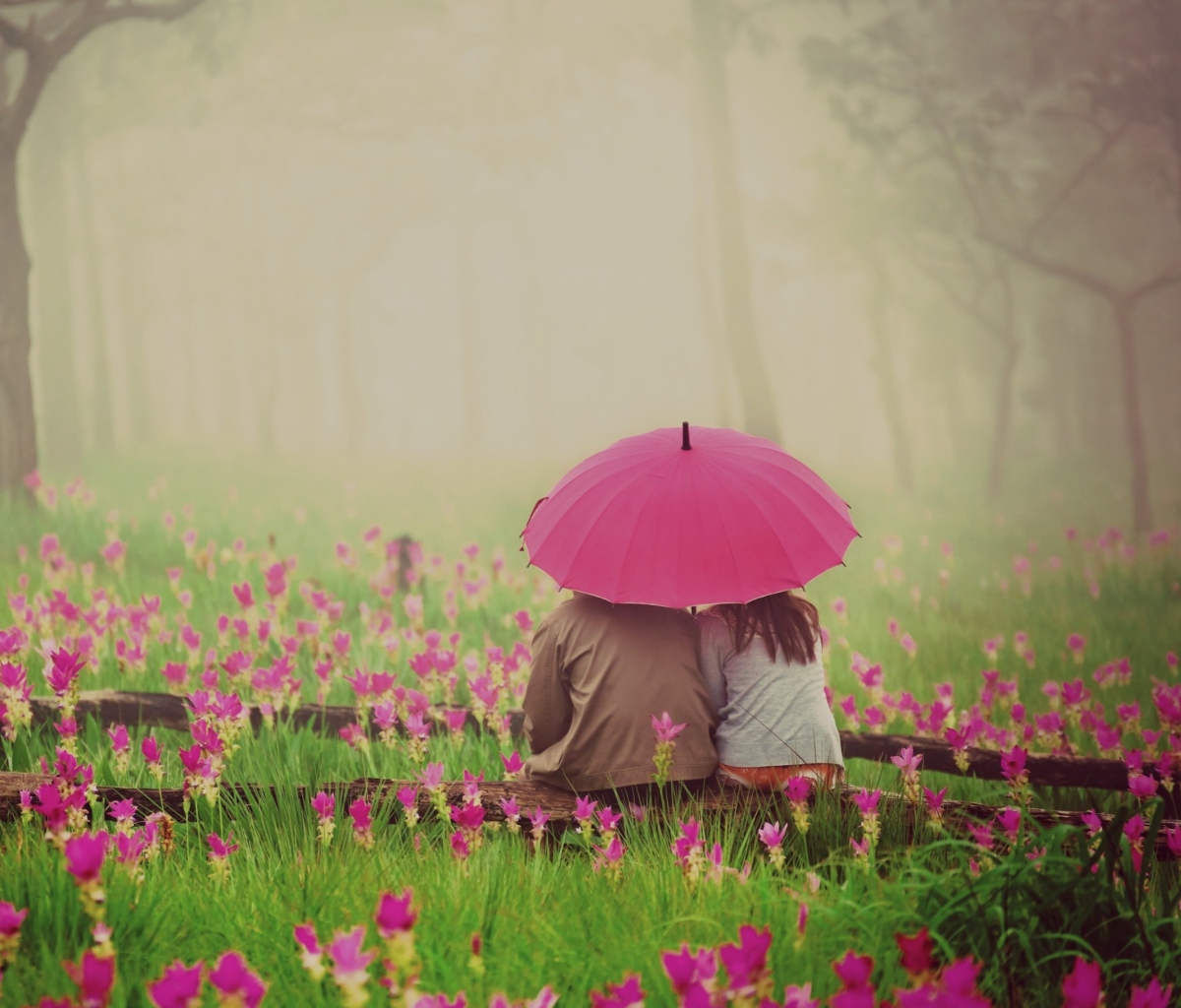 Обои Couple Under Pink Umbrella 1200x1024