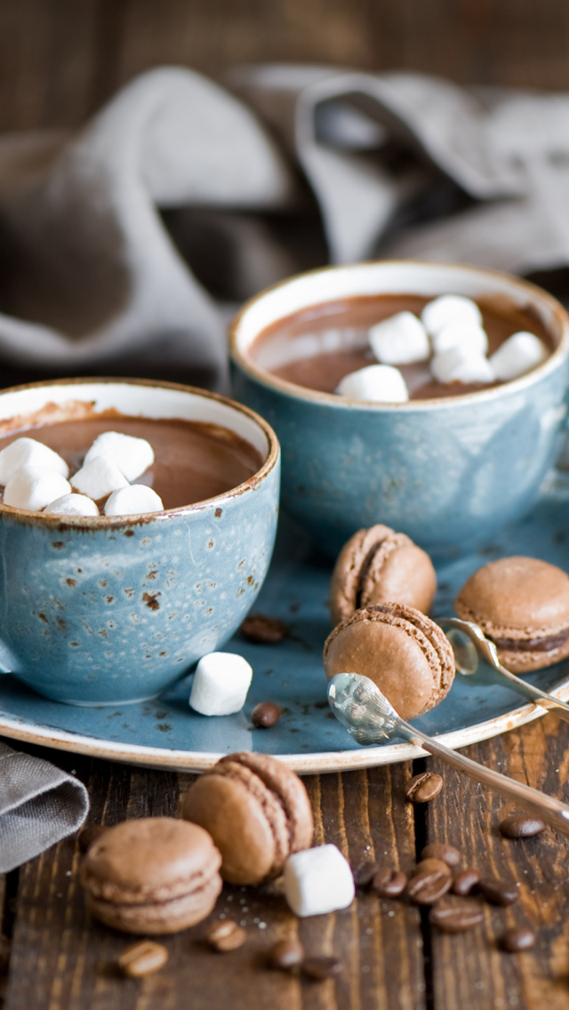 Das Hot Chocolate With Marshmallows And Macarons Wallpaper 640x1136