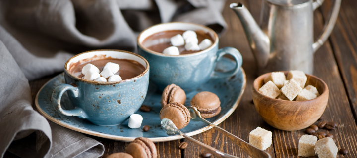Sfondi Hot Chocolate With Marshmallows And Macarons 720x320