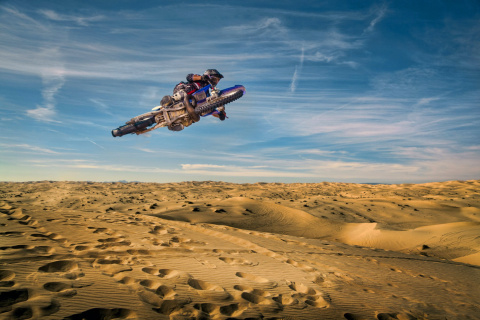 Обои Motocross in Desert 480x320