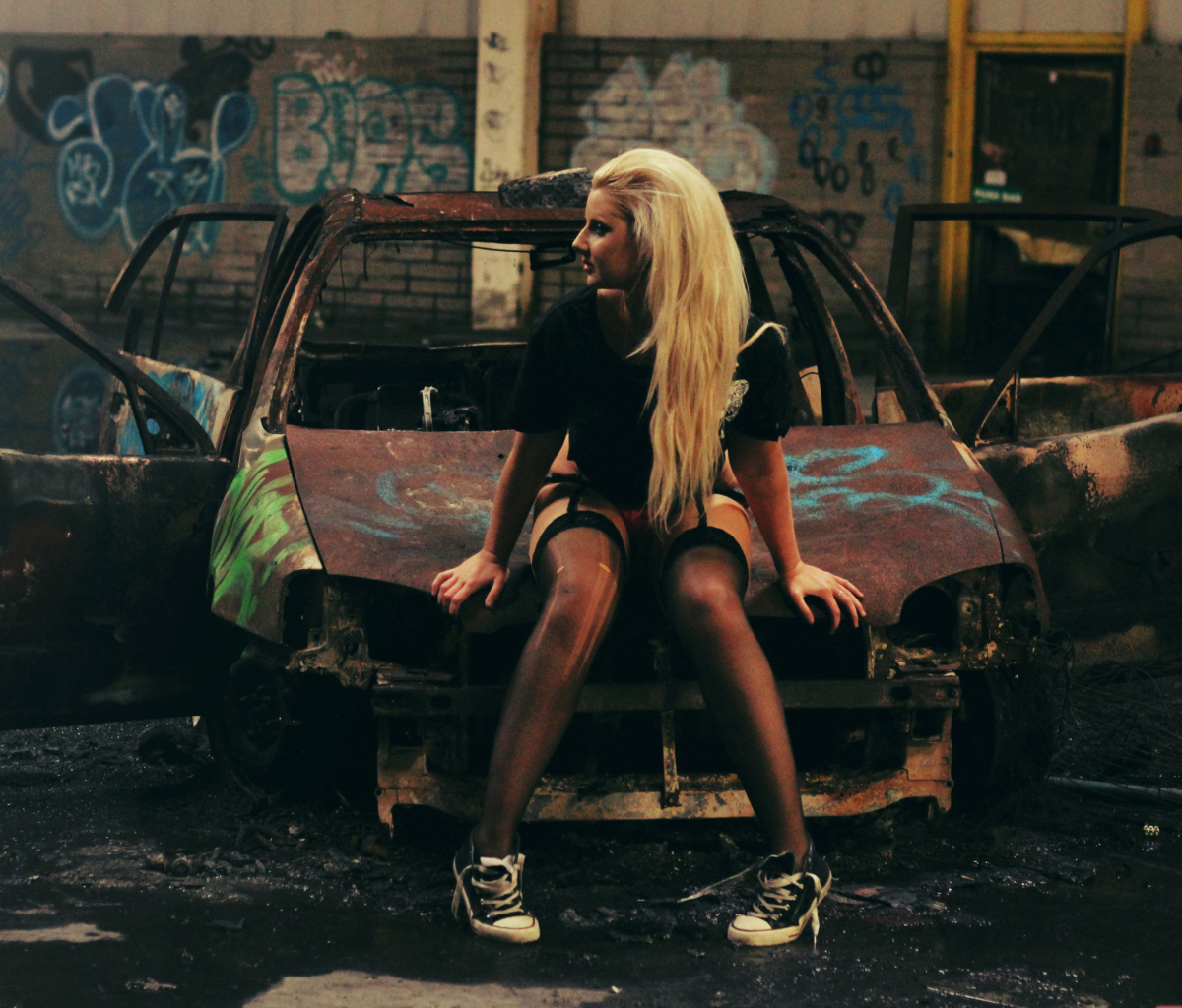 Blonde Girl And Old Scrap Car wallpaper 1200x1024