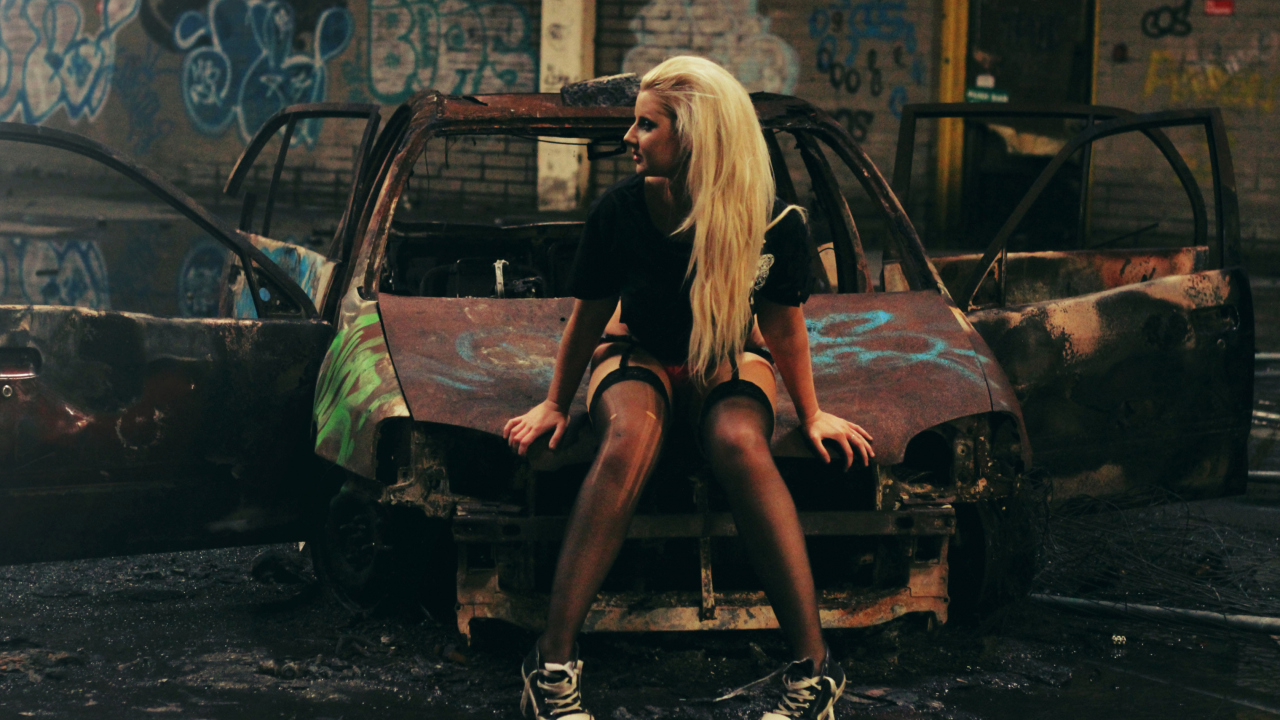 Blonde Girl And Old Scrap Car wallpaper 1280x720