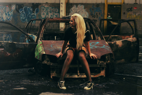 Blonde Girl And Old Scrap Car wallpaper 480x320