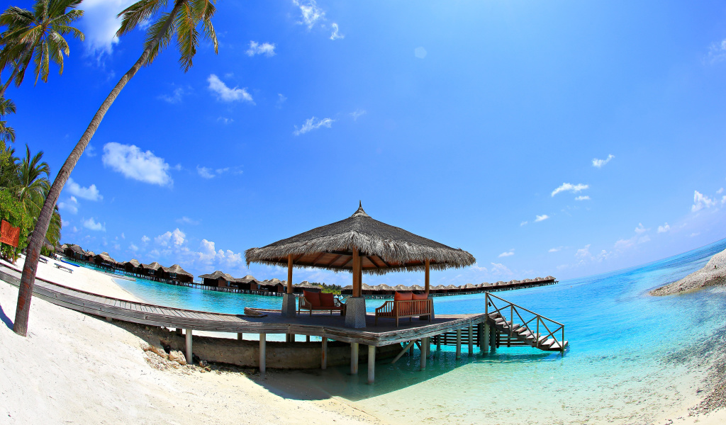 Fondo de pantalla Luxury Bungalows in Maldives Resort 1024x600