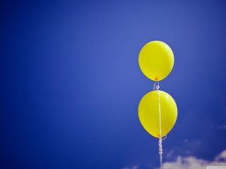 Das Yellow Balloons In The Blue Sky Wallpaper 320x240