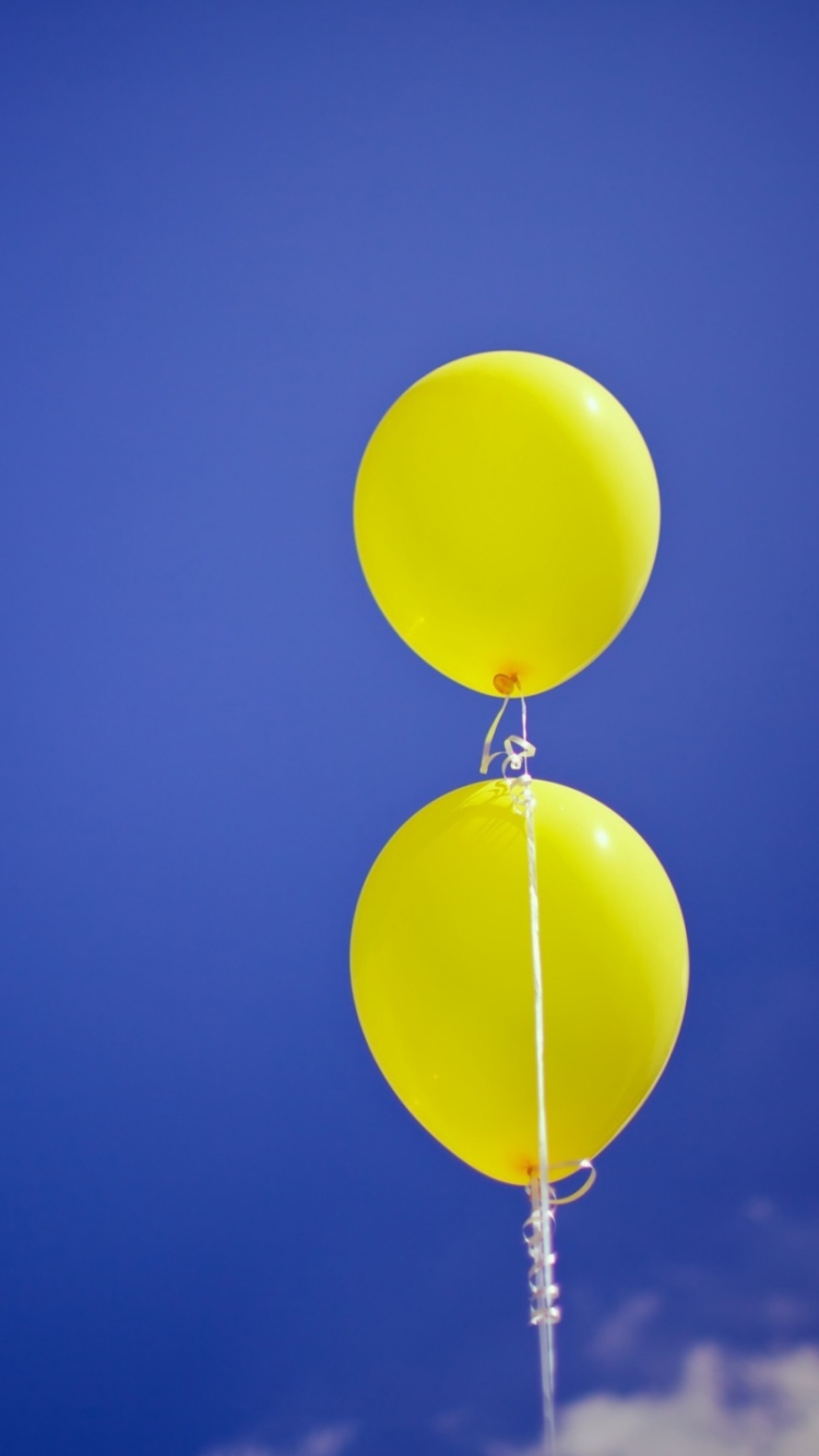 Обои Yellow Balloons In The Blue Sky 750x1334