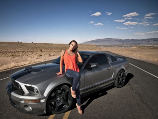 Das Ford Mustang Girl Wallpaper 320x240