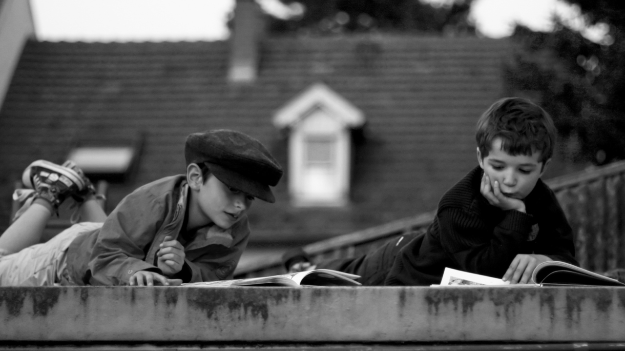 Reading On The Roof wallpaper 1280x720