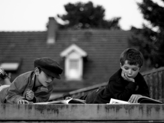 Reading On The Roof wallpaper 320x240