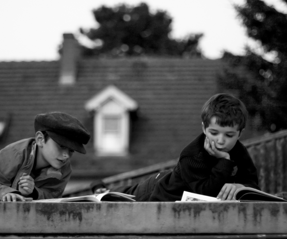 Reading On The Roof wallpaper 960x800