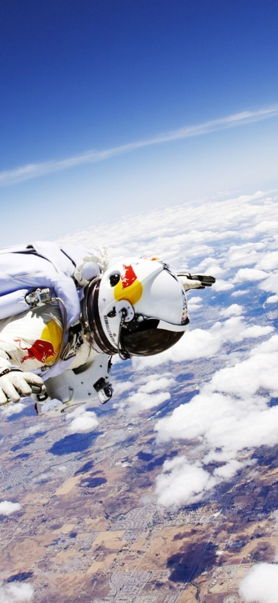 Fondo de pantalla Red Bull Skydiver 1170x2532