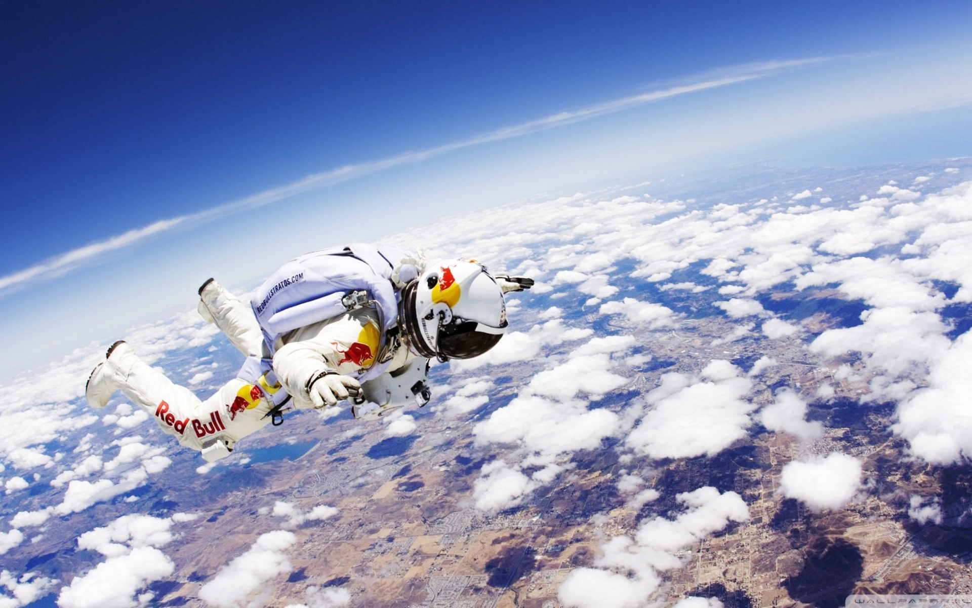 Fondo de pantalla Red Bull Skydiver 1920x1200