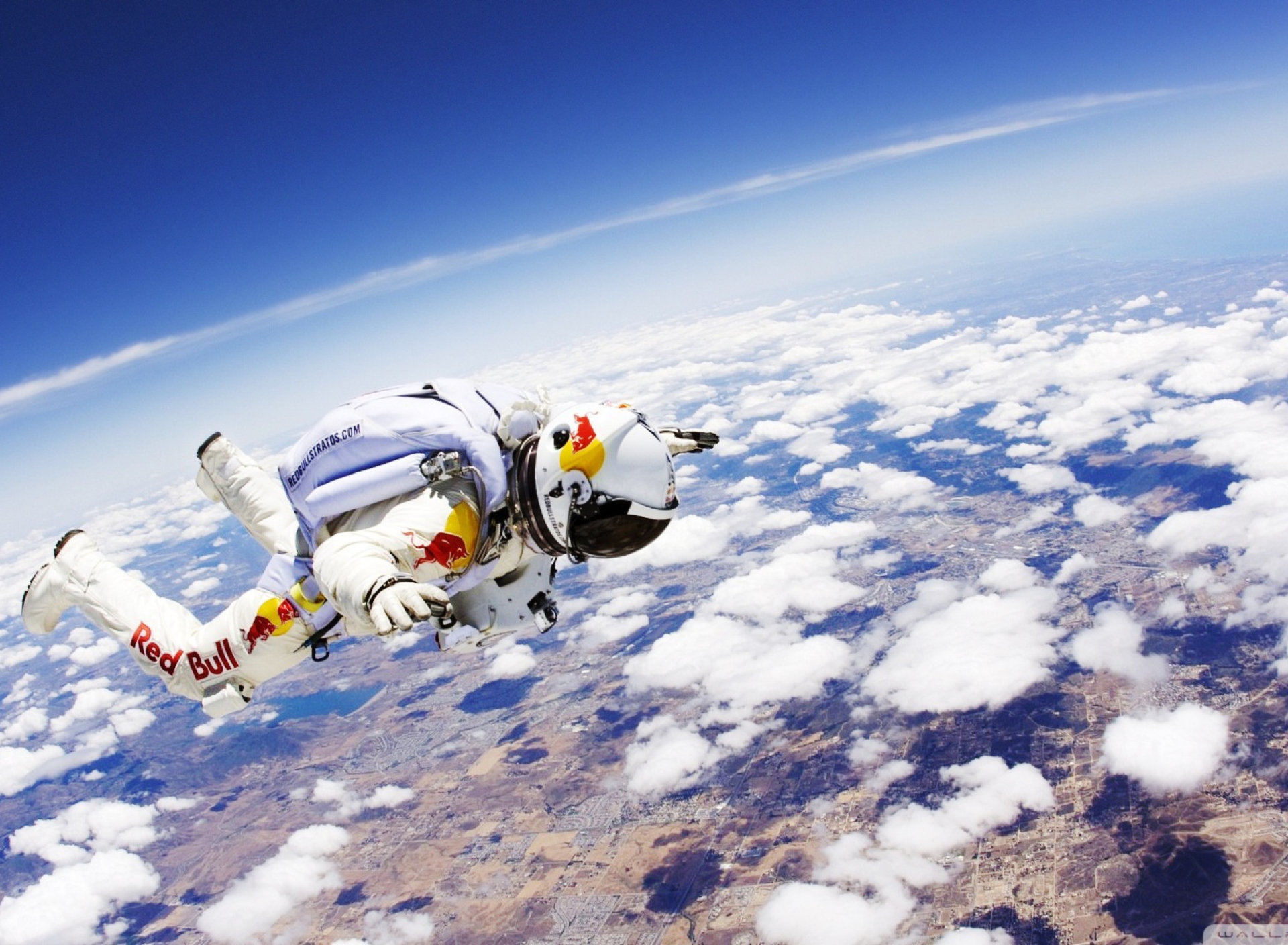 Red Bull Skydiver wallpaper 1920x1408