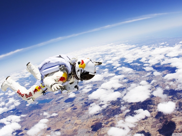 Das Red Bull Skydiver Wallpaper 640x480