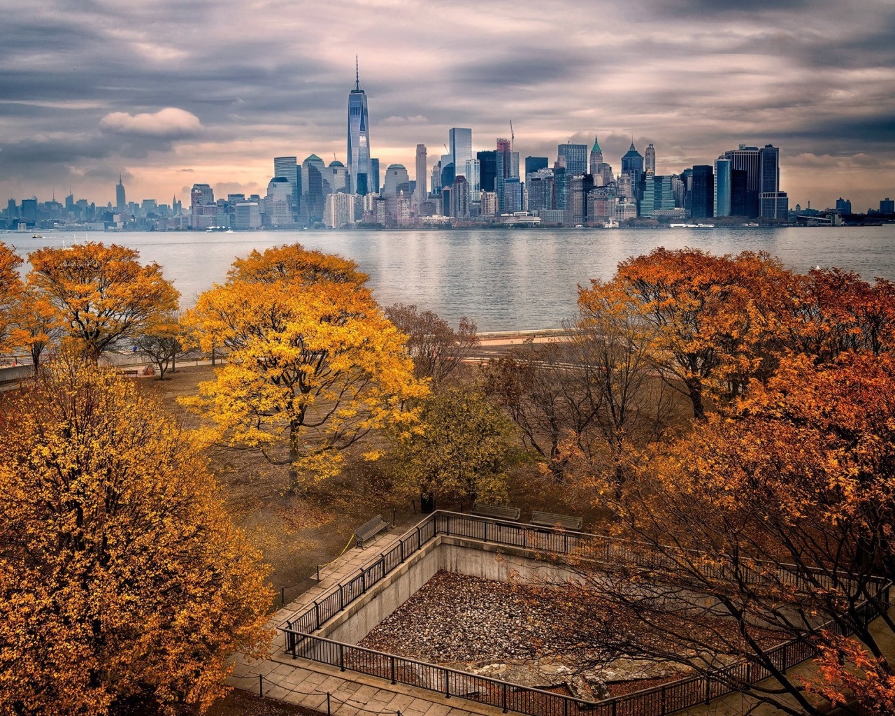 Manhattan Autumn wallpaper 1280x1024