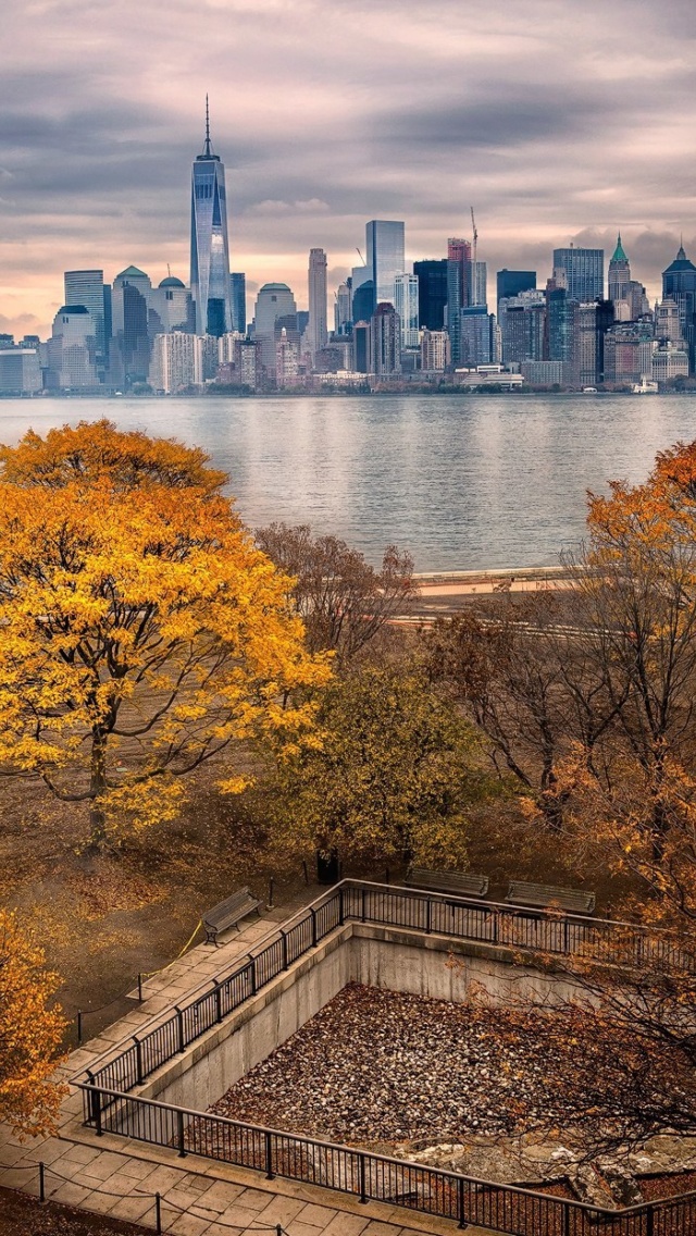 Manhattan Autumn wallpaper 640x1136