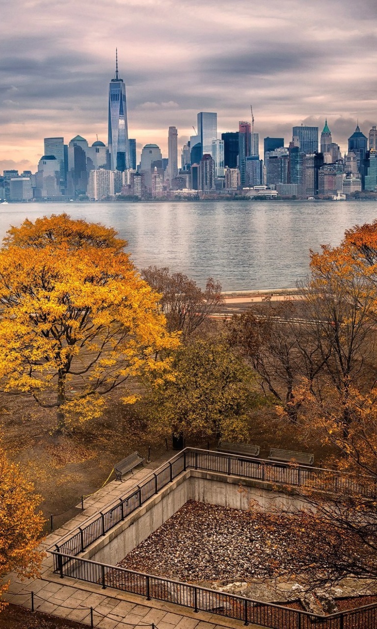 Manhattan Autumn wallpaper 768x1280