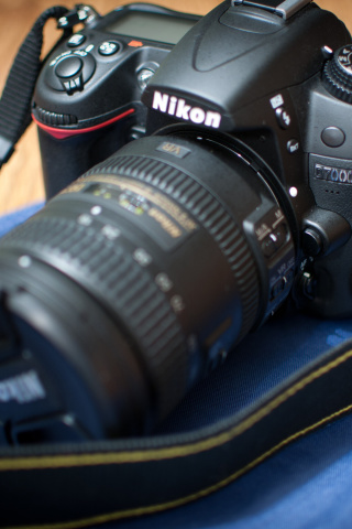 Обои Nikon D7000 320x480
