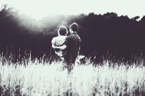 Das Couple In Love Monochrome Wallpaper 480x320