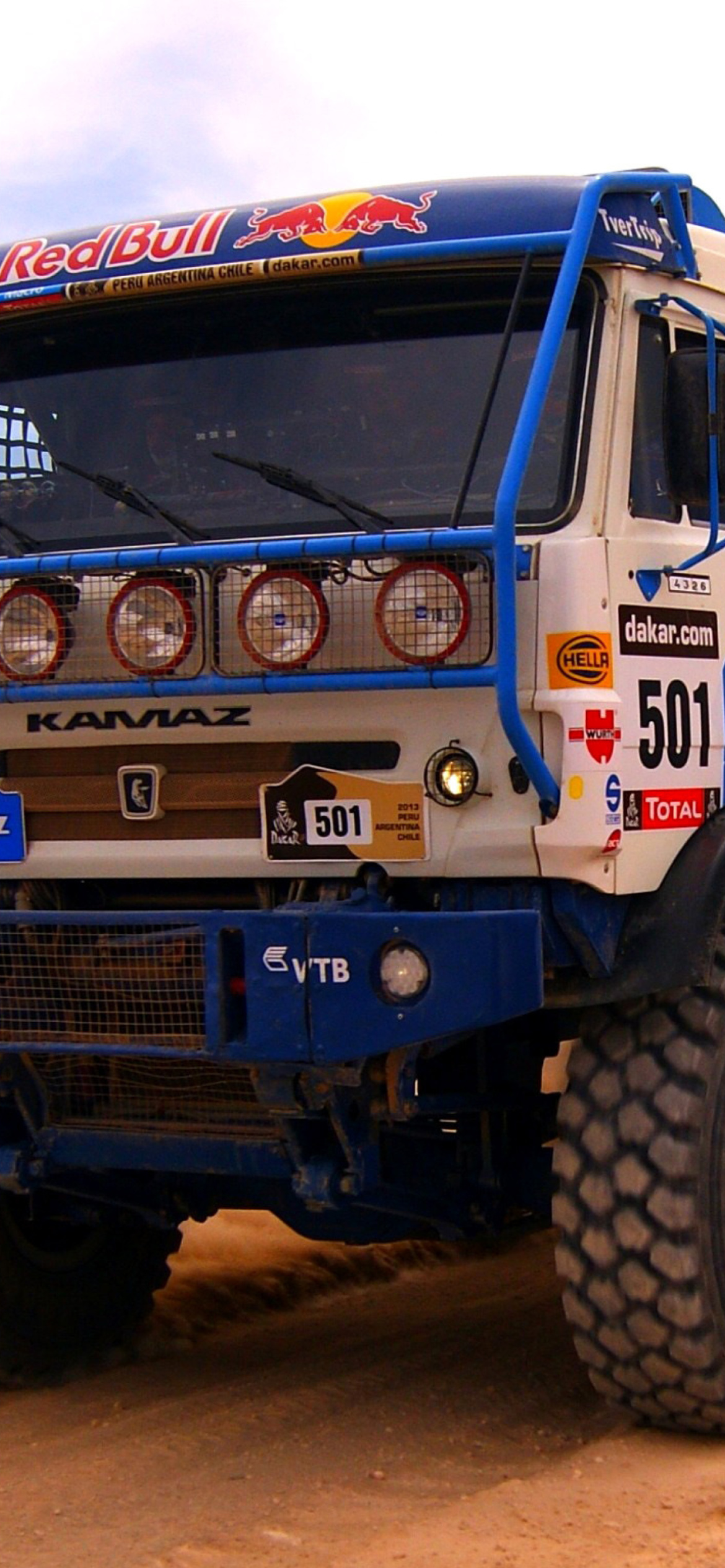 Fondo de pantalla Kamaz Dakar Rally Car 1170x2532