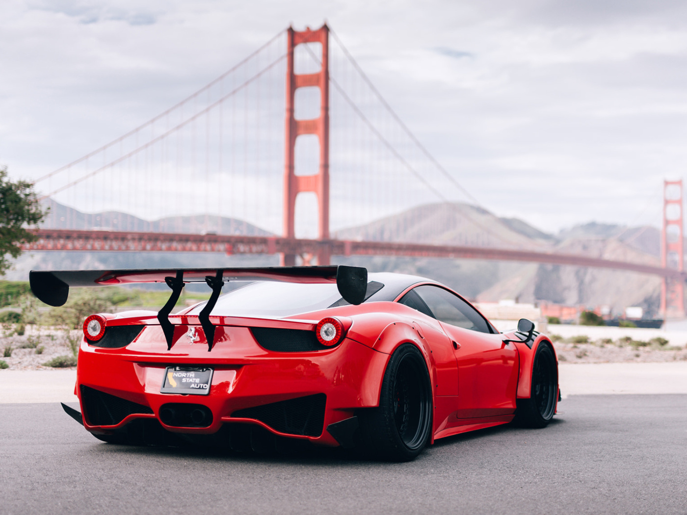 Ferrari 458 Italia near Golden Gate Bridge wallpaper 1400x1050
