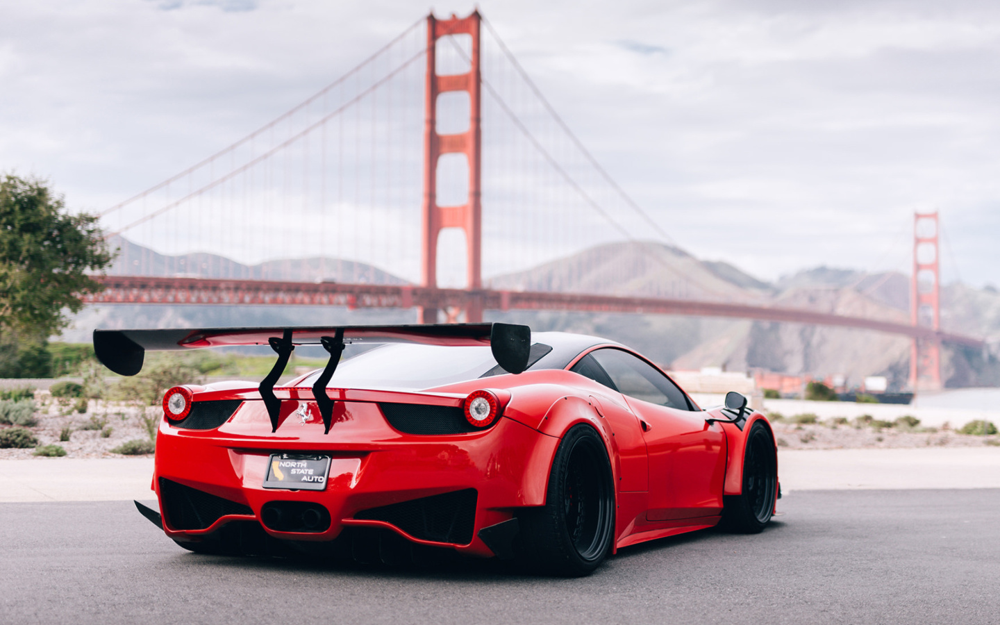 Ferrari 458 Italia near Golden Gate Bridge wallpaper 1440x900