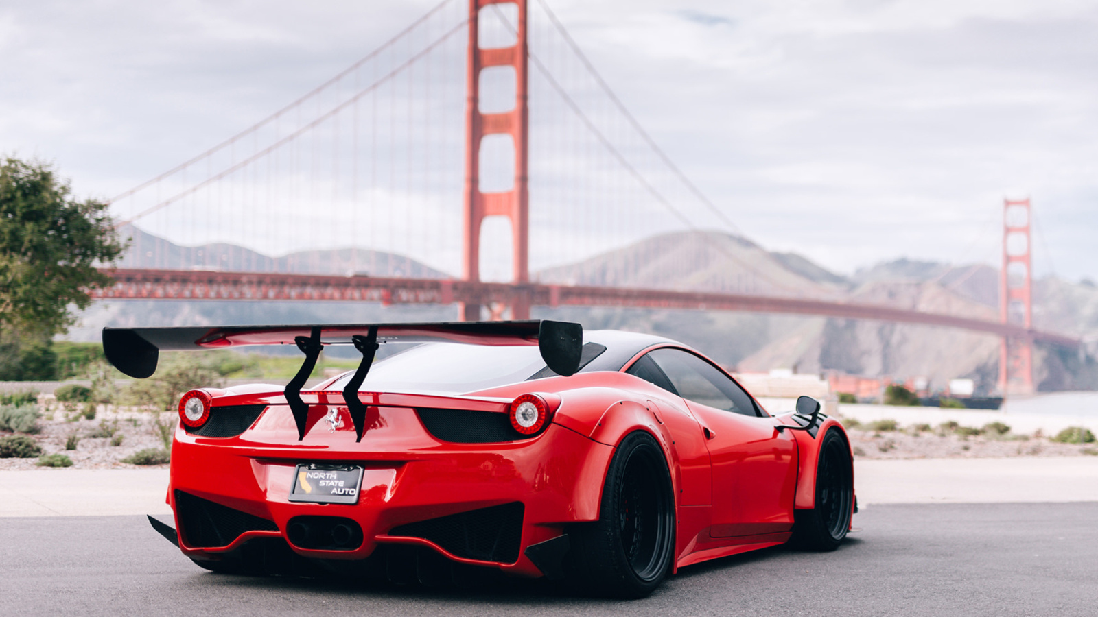 Ferrari 458 Italia near Golden Gate Bridge wallpaper 1600x900