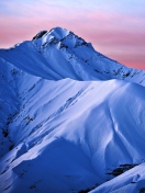 Das Snowy Mountains And Purple Horizon Wallpaper 132x176