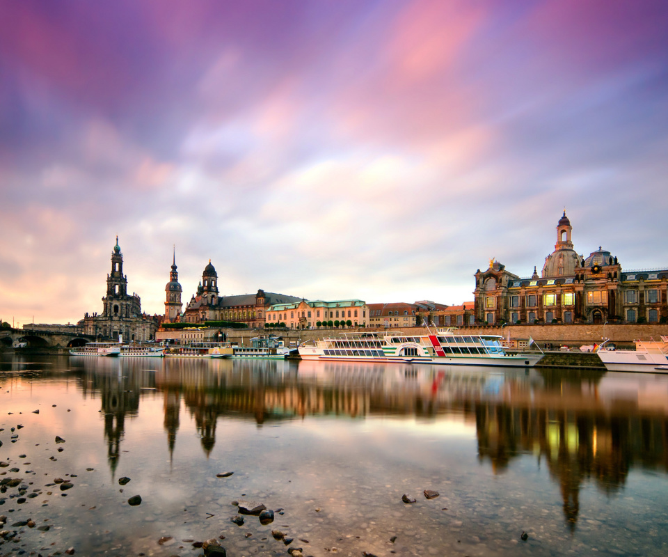 Dresden on Elbe River near Zwinger Palace screenshot #1 960x800